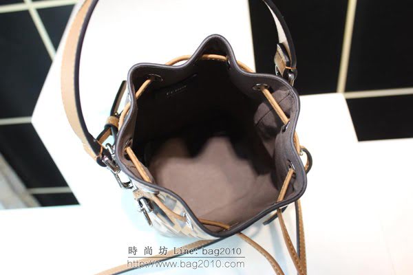 FENDI女包 頂級原單 煙草色小牛皮 小型款MON TRéSOR水桶包 芬迪女斜挎包  fdz2054